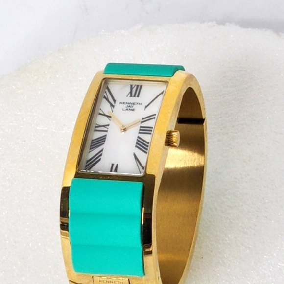 Kenneth Jay Lane Womens Green Breakers Analog Quartz - Picture 7 of 10